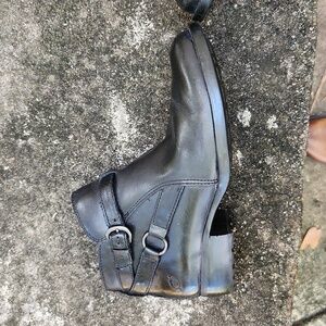 Born Black Leather Booties 6.5m